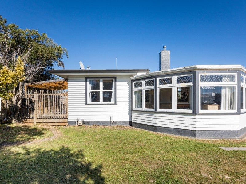8 Karamea Crescent, Kelvin Grove, Palmerston North - Carousel 2