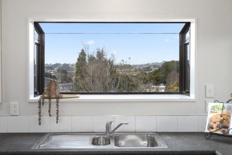 2 Mahoe Glade, Patumahoe, Pukekohe - Carousel 2