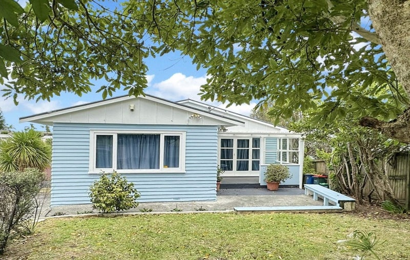 21 Drome View Place, Beach Haven, Auckland - Carousel 1