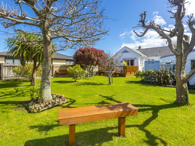 10 Savage Crescent, Upper Hutt Central, Upper Hutt - Carousel 1