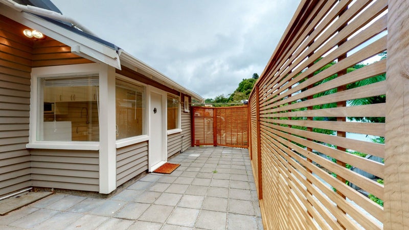 124 Glenmore Street, Kelburn, Wellington - Carousel 1