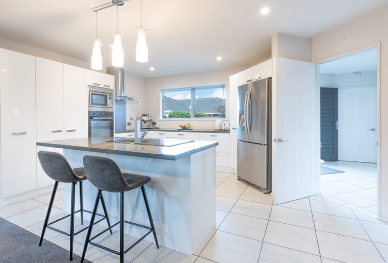 7 Goodall Place, Redwood, Christchurch - Carousel 2