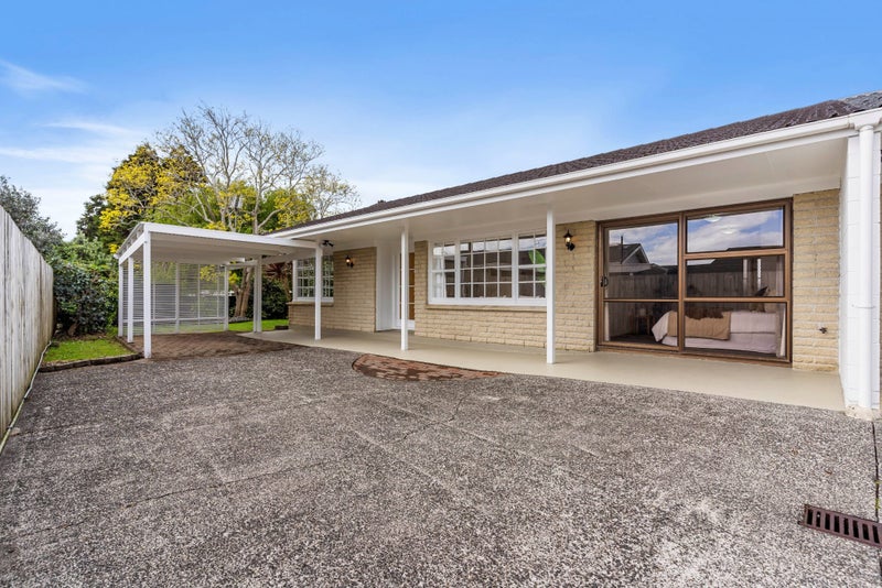 2/11 Vivian Wilson Drive, Eastern Beach, Auckland - Carousel 1