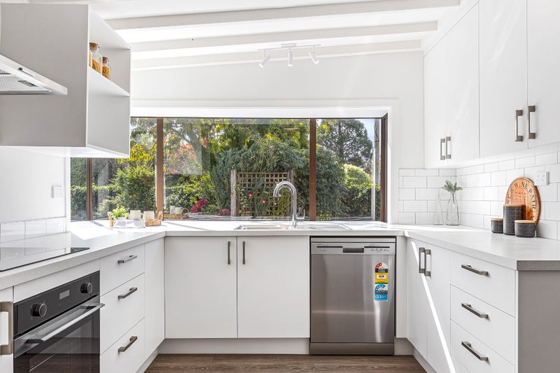 2/25 Aorangi Road, Bryndwr, Christchurch - Carousel 2