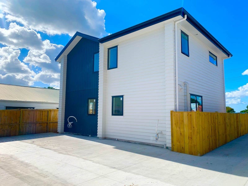 2/28 Netherlands Avenue, Kelston, Auckland - Carousel 2