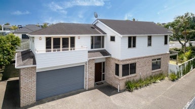 26B Eastern Beach Road, Eastern Beach, Auckland - Carousel 1