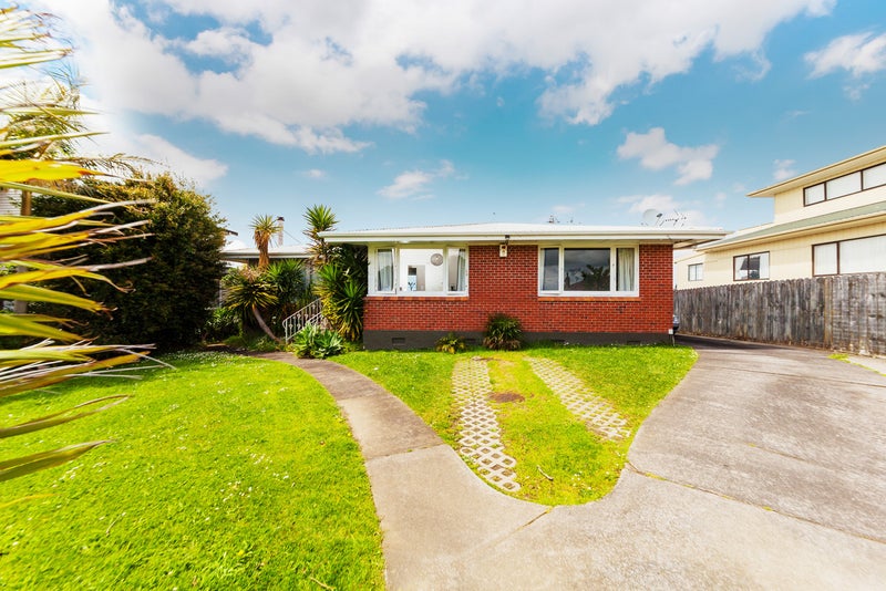 60 Bradbury Road, Botany Downs, Auckland - Carousel 1