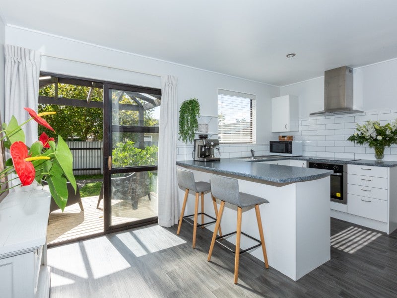 212B Davis Street, Saint Leonards, Hastings - Carousel 1