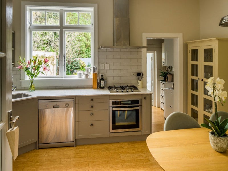 41 Riddlers Crescent, Petone, Lower Hutt - Carousel 2