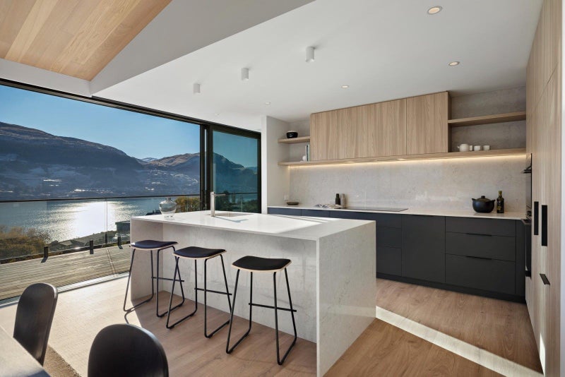 6 Red Deer Rise, Kelvin Heights, Queenstown - Carousel 2