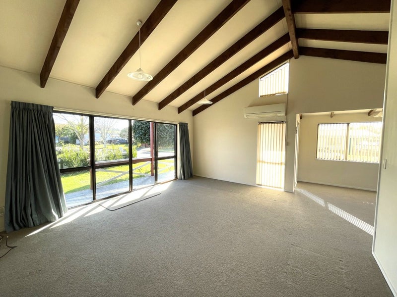 15A Jeffares Place, Taradale, Napier - Carousel 2