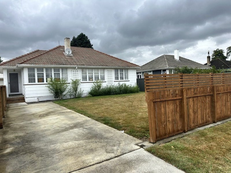 1207 Willowpark Road North, Mayfair, Hastings - Carousel 1