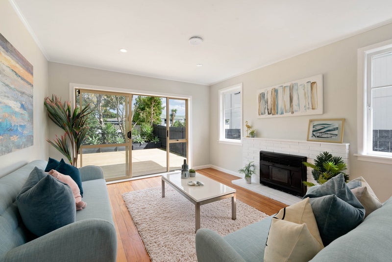 13 Stokes Avenue, Te Atatu Peninsula, Auckland - Carousel 2