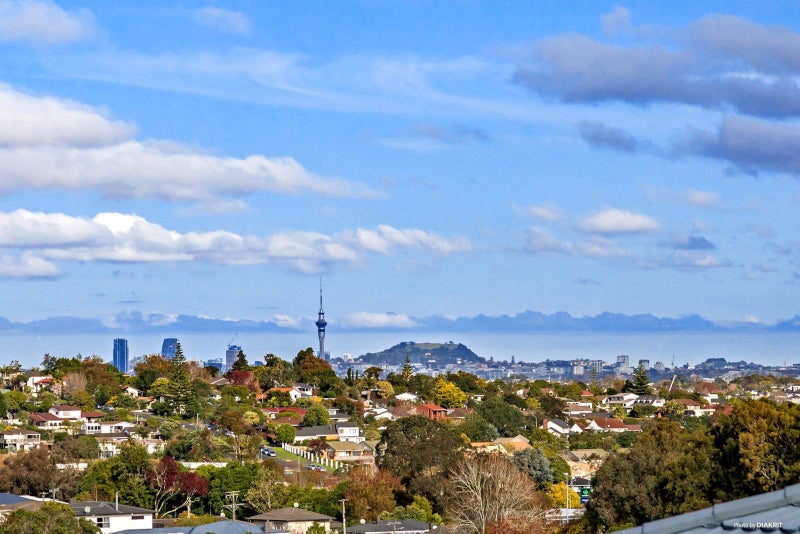 9 Erica Road, Sunnynook, Auckland - Carousel 2