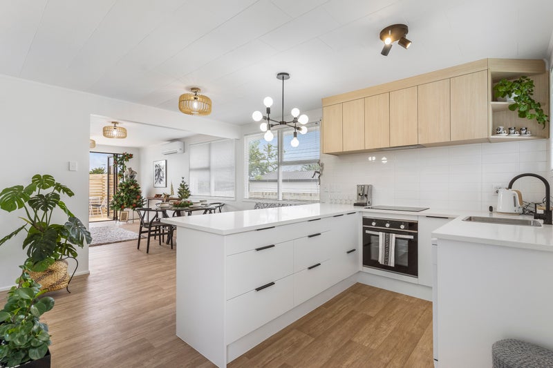 22 Lindis Place, Mangere Bridge, Auckland - Carousel 1