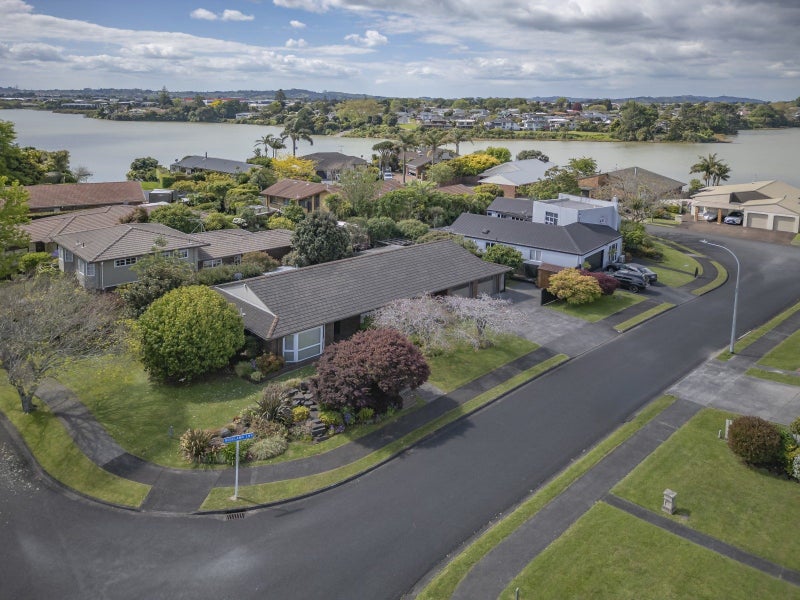 2 Roselawn Lane, Pahurehure, Papakura - Carousel 27