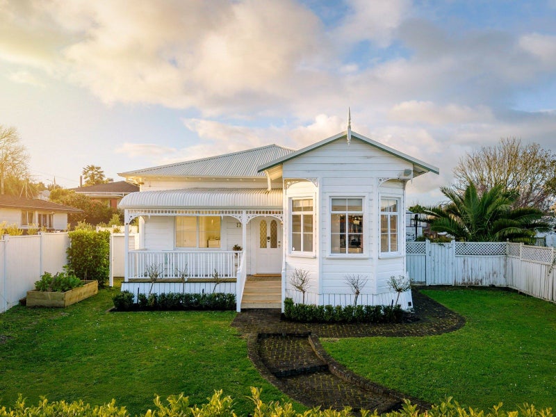 17 Dinsdale Road, Dinsdale, Hamilton - Carousel 1