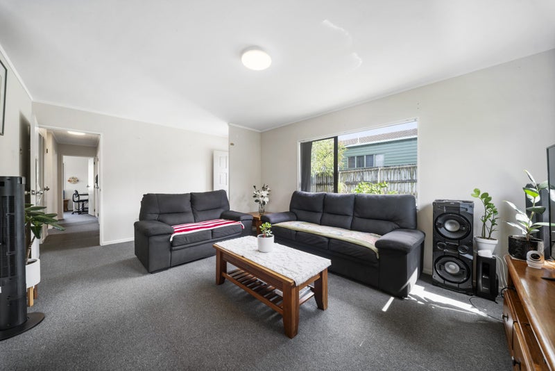 28 Faram Place, Massey, Auckland - Carousel 2