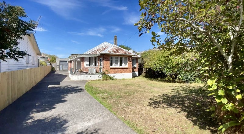 920 Mount Eden Road, Three Kings, Auckland - Carousel 1