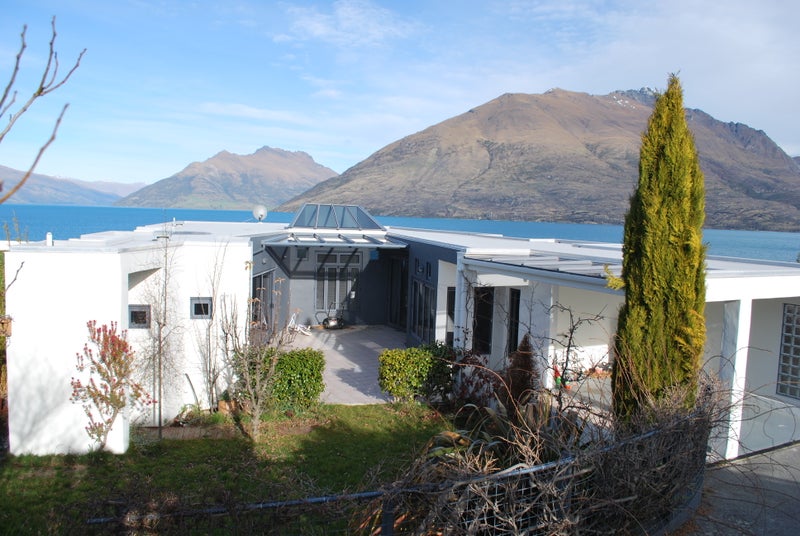 58 Cedar Drive, Kelvin Heights, Queenstown - Carousel 1
