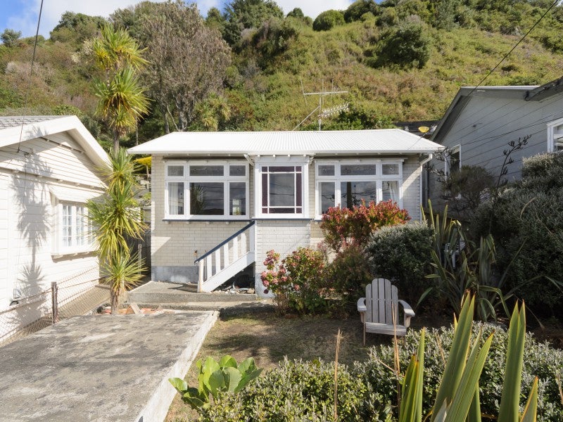 284 Queens Drive, Lyall Bay, Wellington - Carousel 2