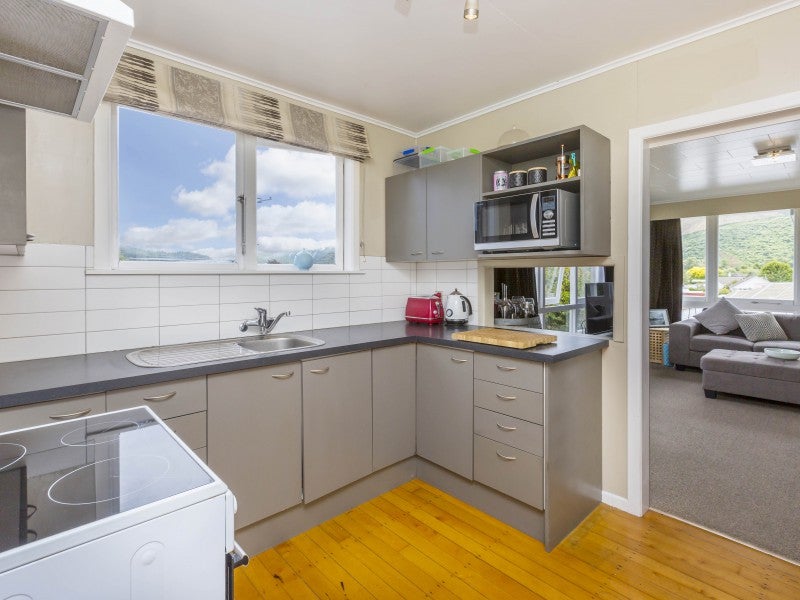 1/20 KIWI ST, HERETAUNGA, UPPER HUTT - Carousel 1