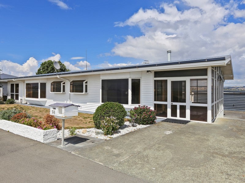 98 The Esplanade, Westshore, Napier - Carousel 1