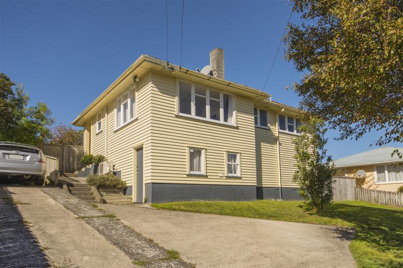 23 Davidson Crescent, Tawa, Wellington - Carousel 1