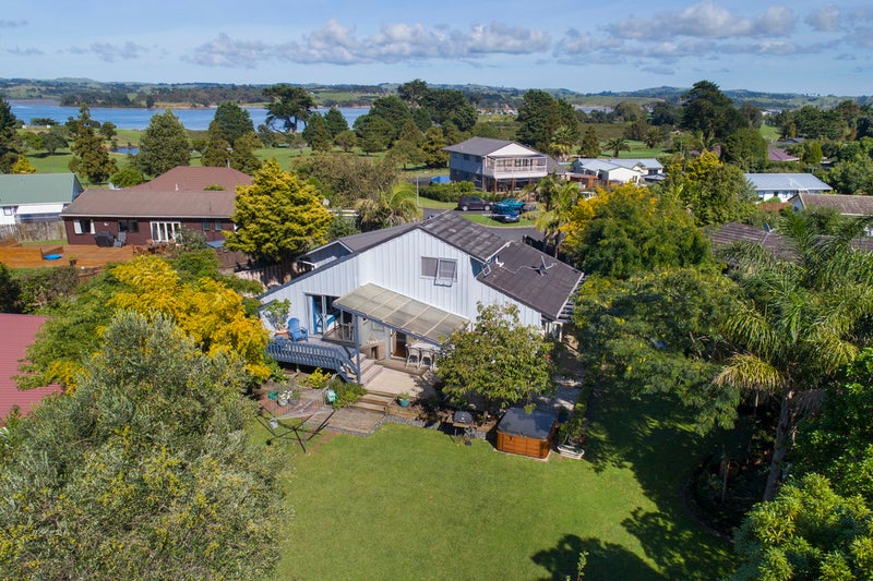 7 Hosking Place, Clarks Beach, Clarks Beach - Carousel 1