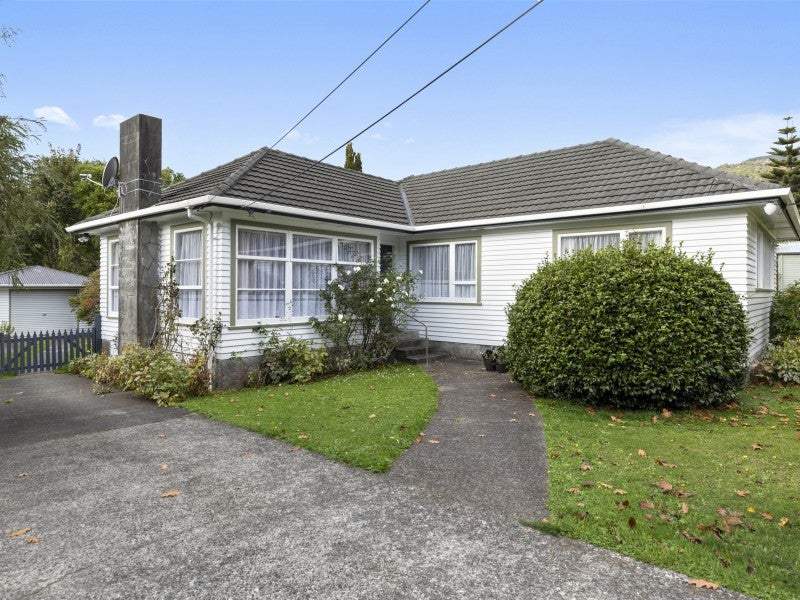 135 Hine Road, Wainuiomata, Lower Hutt - Carousel 1