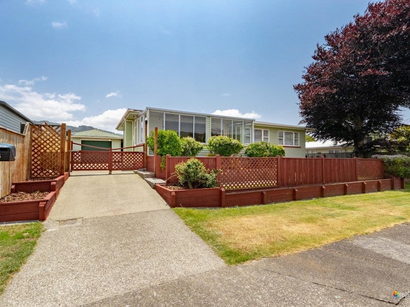3 Benge Crescent, Clouston Park, Upper Hutt - Carousel 1