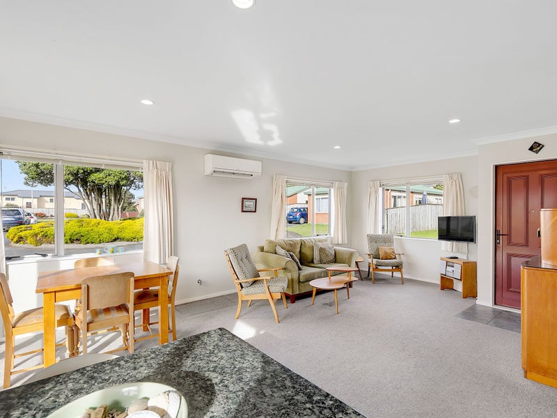 19 Pohutukawa Grove, Titahi Bay, Porirua - Carousel 1