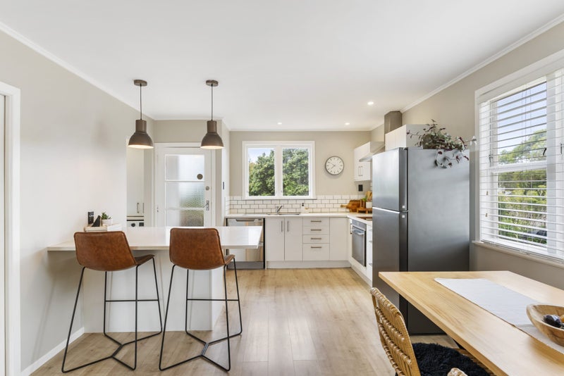 25 Crocombe Crescent, Beach Haven, Auckland - Carousel 2