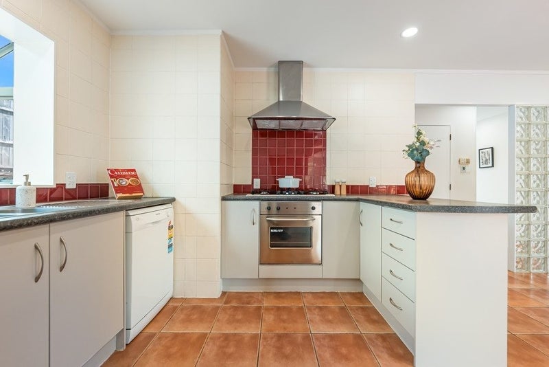 2/34 Westminster Street, New Windsor, Auckland - Carousel 2