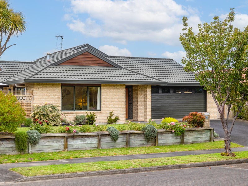 32 Hadleigh Court, Paraparaumu - Carousel 1