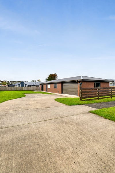 48B Celia Street, Stratford - Carousel 1