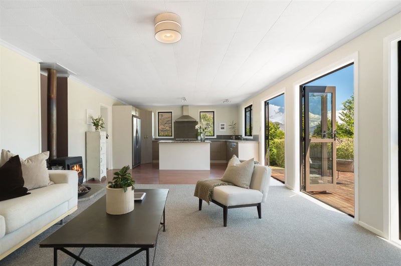 7 Larch Court, Kelvin Heights, Queenstown - Carousel 2