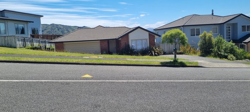 35 King Charles Drive, Kingsley Heights, Upper Hutt - Carousel 1