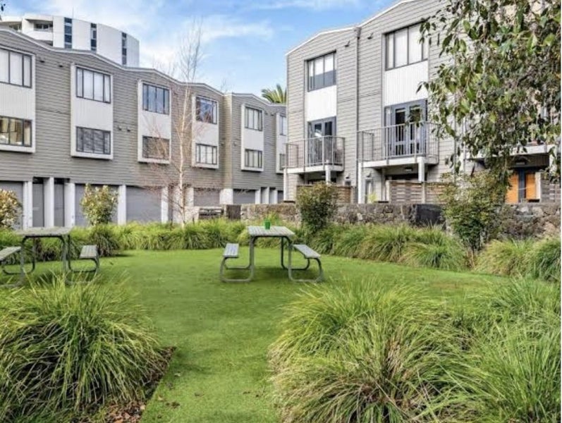 32 Dovedale Place, Parnell, Auckland - Carousel 1
