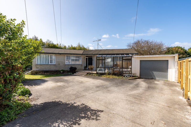44 Garden Heights Avenue, Glenview, Hamilton - Carousel 1