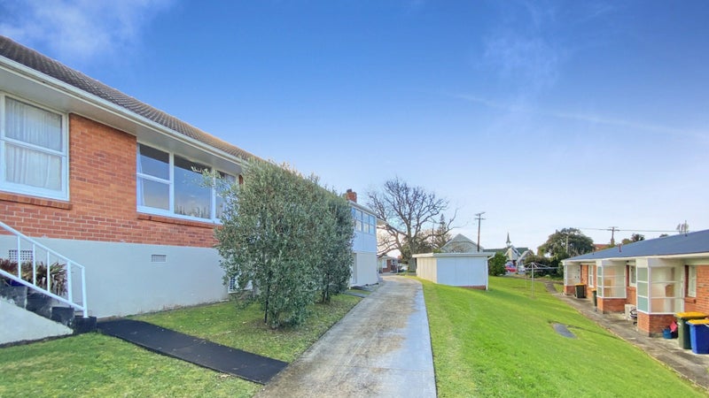 2/60 Church Street, Northcote Point, Auckland - Carousel 16