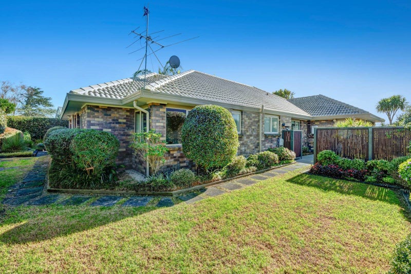 24 Suncrest Drive, West Harbour, Auckland - Carousel 2