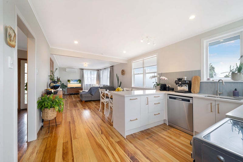 7 Kelwyn Road, Kelston, Auckland - Carousel 2