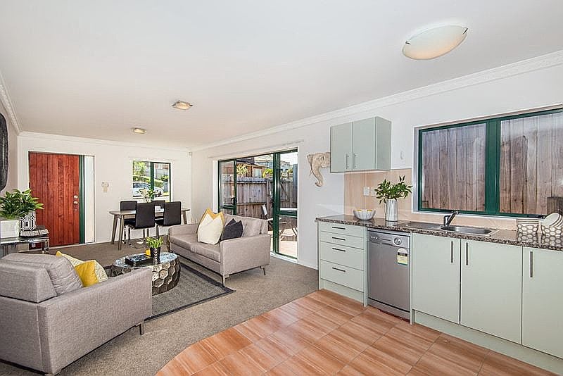 17 Ballymore Drive, Pinehill, Auckland - Carousel 1