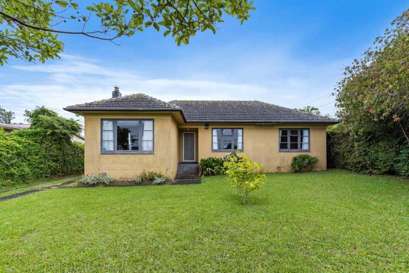 11 Savoy Road, Glen Eden, Auckland - Carousel 1