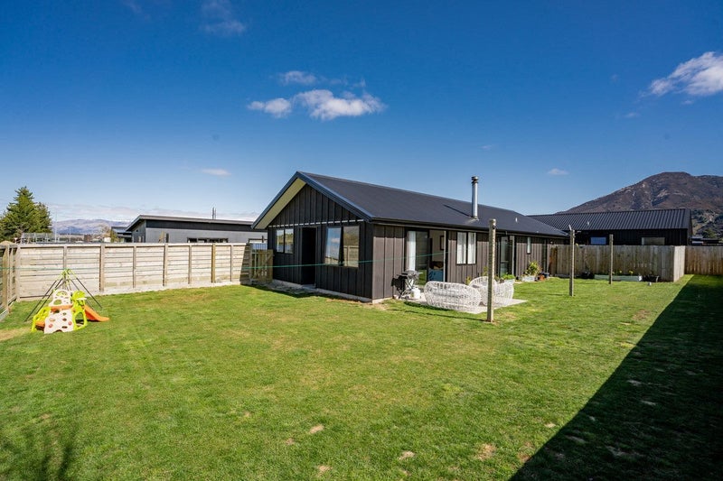 14 Swan Street, Wanaka - Carousel 1