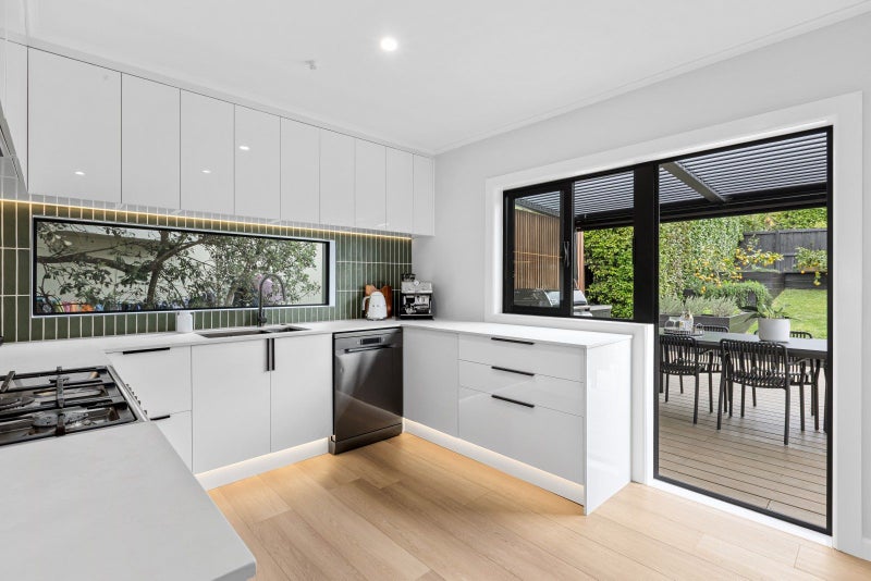 23 Braemar Road, Rothesay Bay, Auckland - Carousel 2