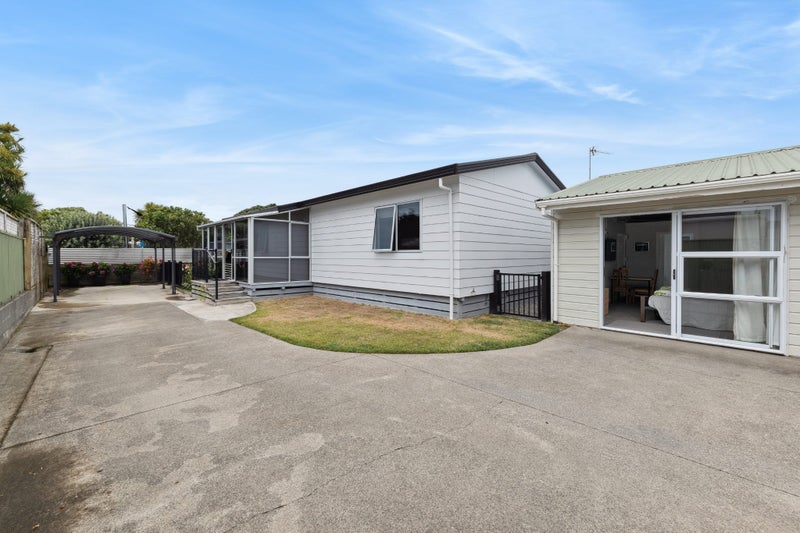 2/5 Rainsford Street, Moturoa, New Plymouth - Carousel 1