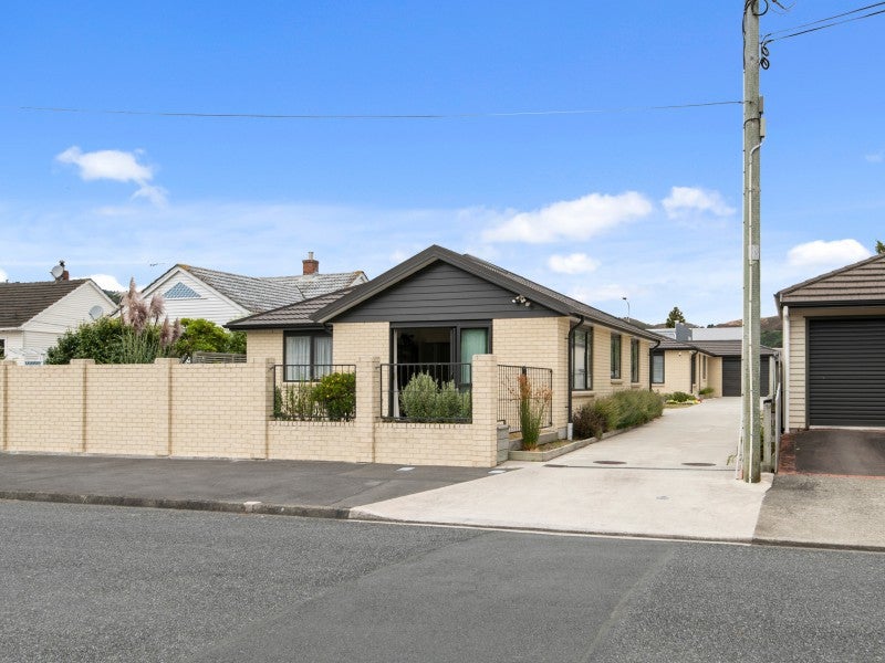 8 Savage Crescent, Upper Hutt Central, Upper Hutt - Carousel 1