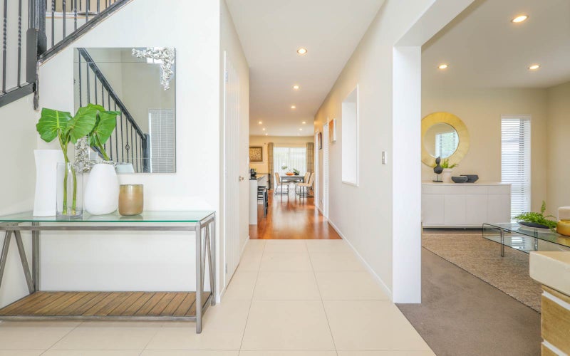 24 Arranmore Drive, Flat Bush, Auckland - Carousel 2